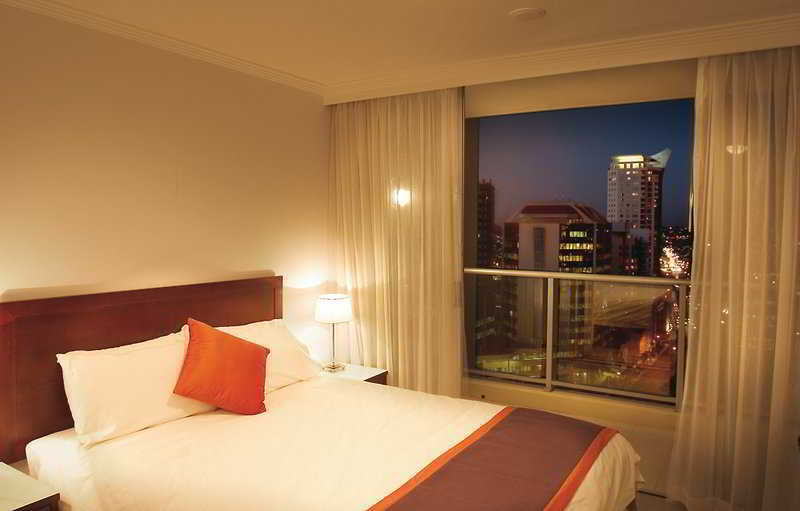 Oaks Brisbane Lexicon Suites Номер фото